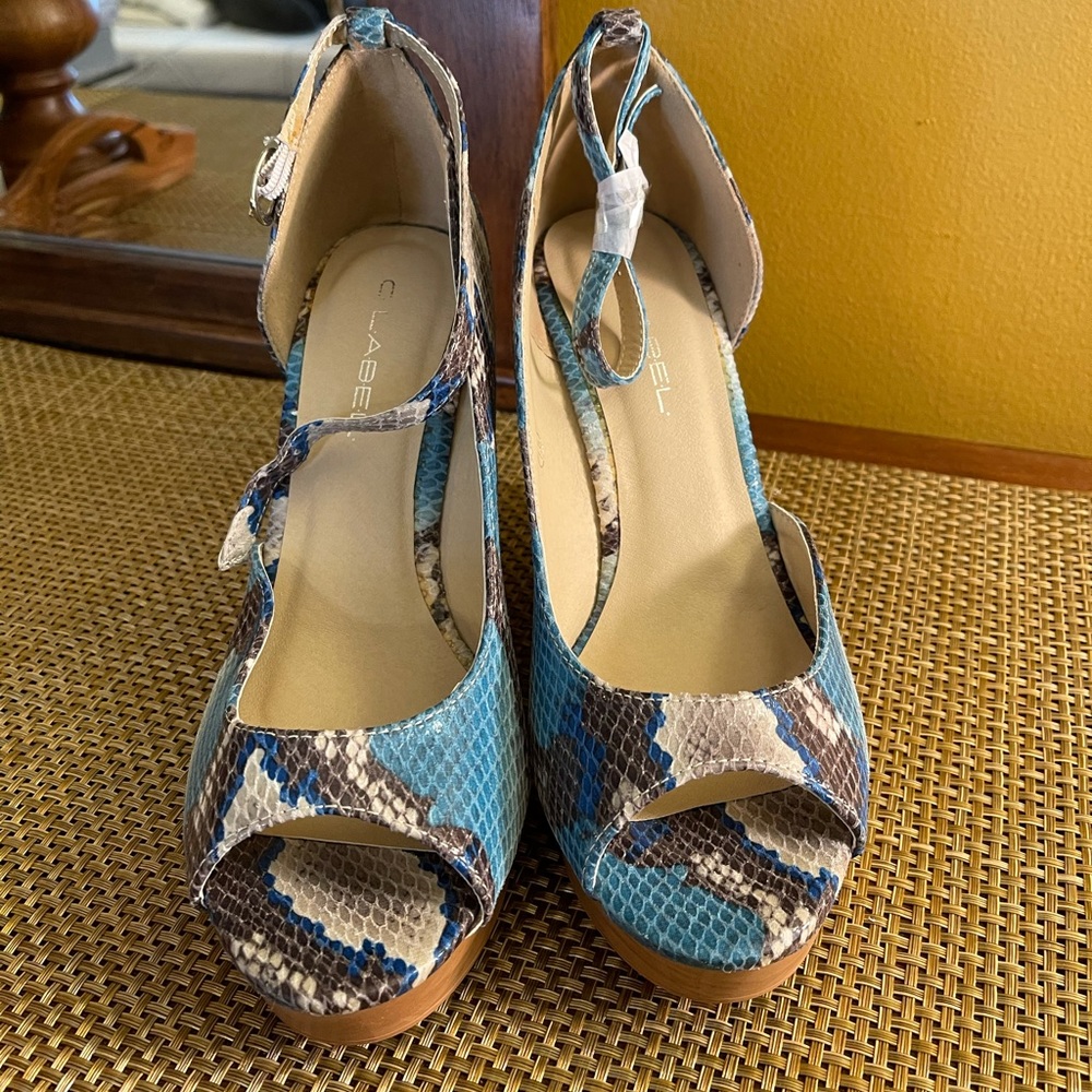 NWOT ladies open toe wedged heel shoes